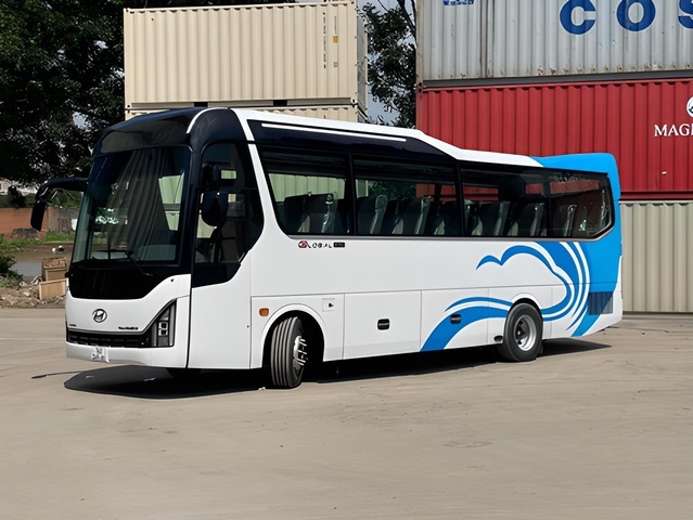 xe-29-cho-hyundai-universe-2023